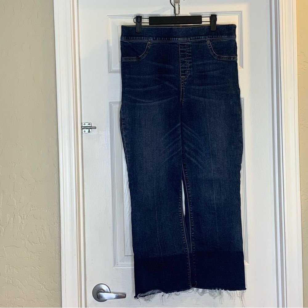SPANX Kick Crop Flare Denim Jeans M/Dk Wash Raw Hem Size XL Pull-on Shaping - Picture 3 of 10
